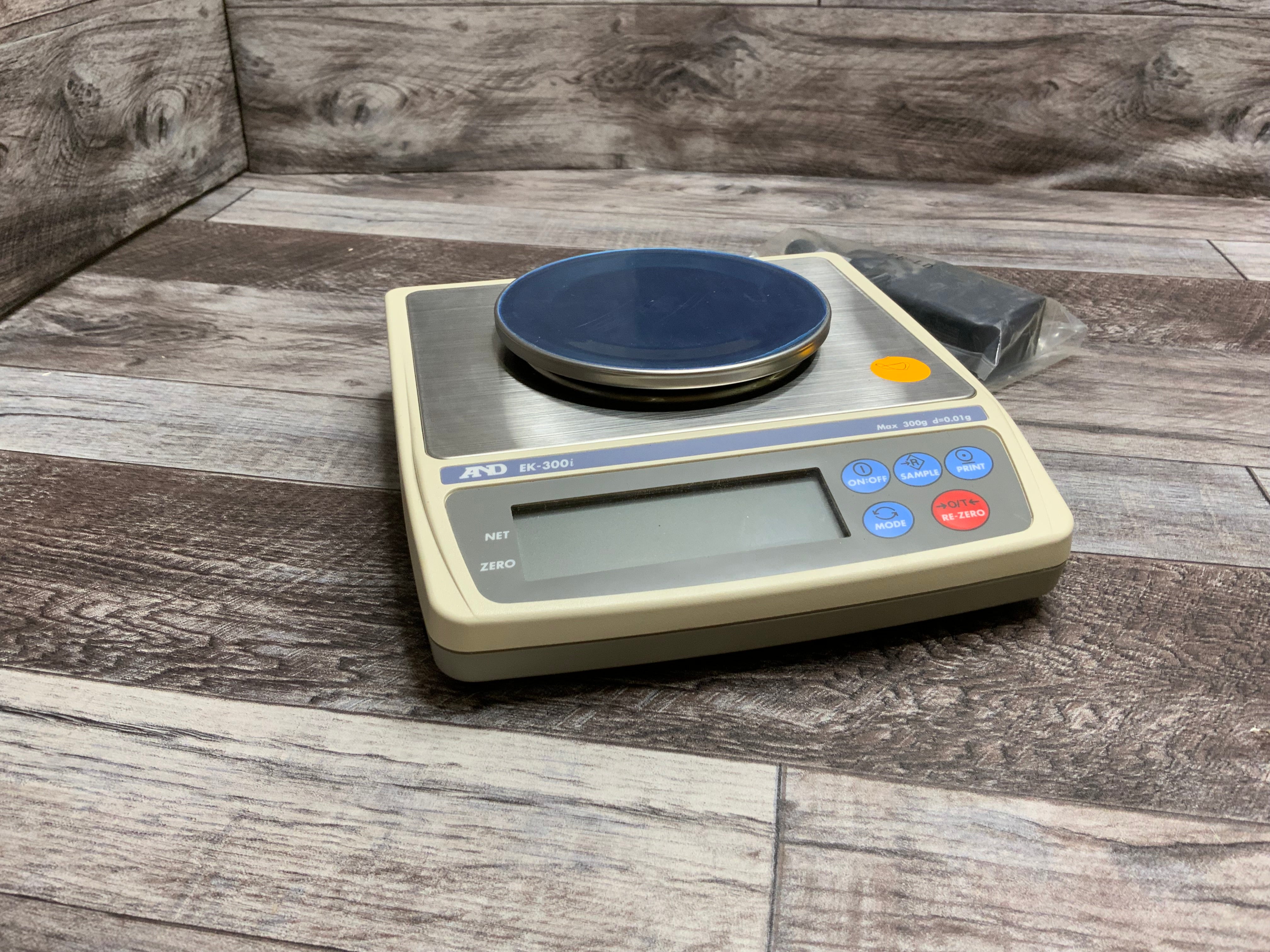 A&D Weighing EK-300I Portable Balance, 300g Capacity **READ** (8174761771246)